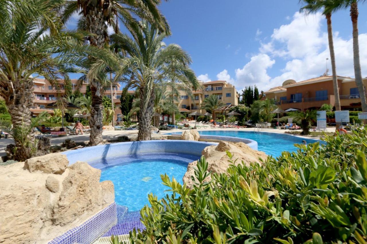 Limnaria Gardens Two Bedroom Apartment With Balcony Paphos Exterior photo