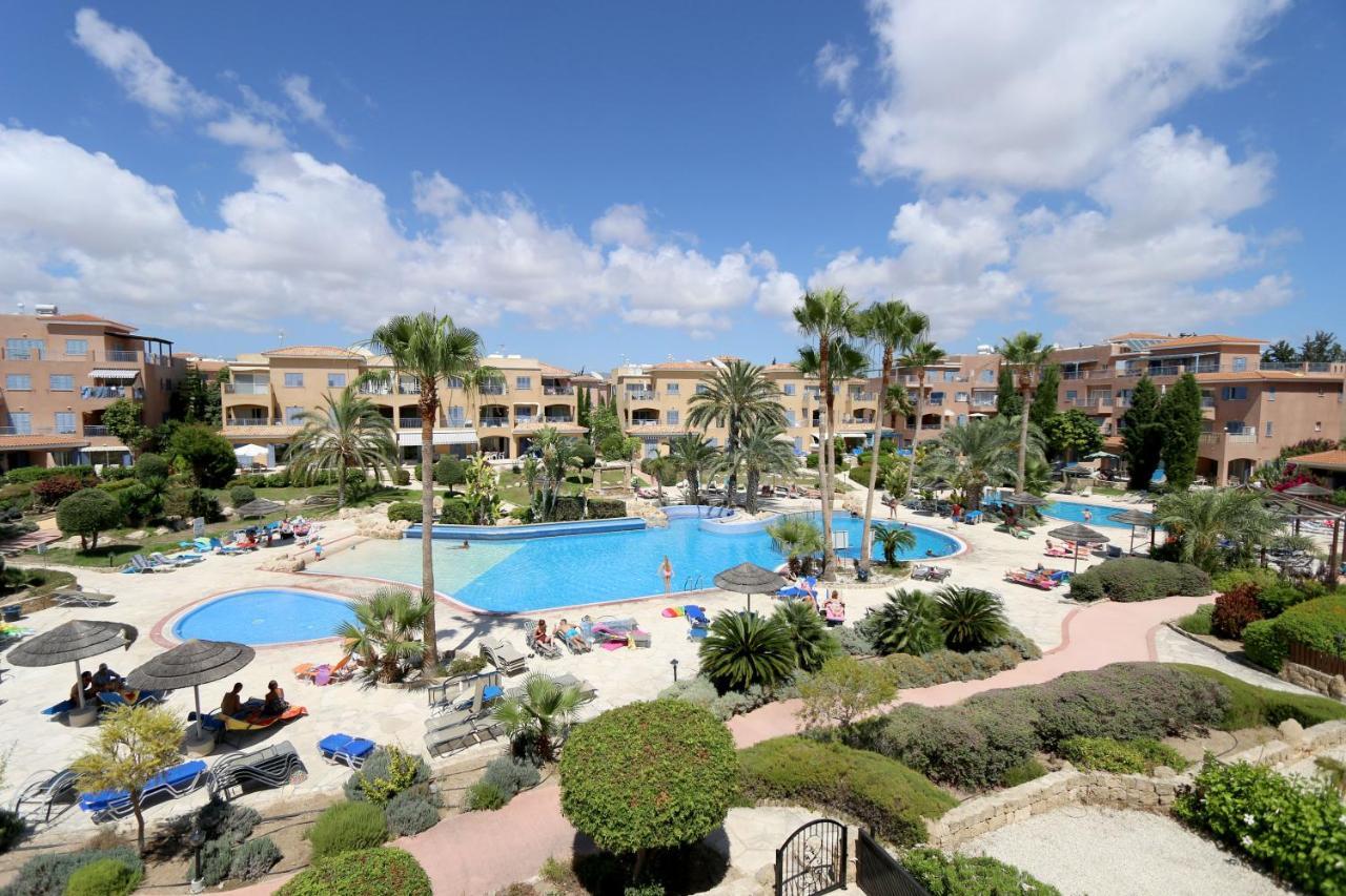 Limnaria Gardens Two Bedroom Apartment With Balcony Paphos Exterior photo