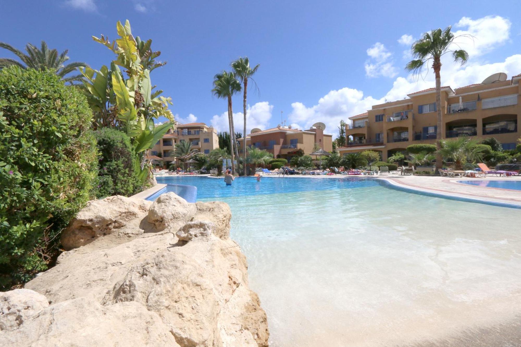 Limnaria Gardens Two Bedroom Apartment With Balcony Paphos Exterior photo